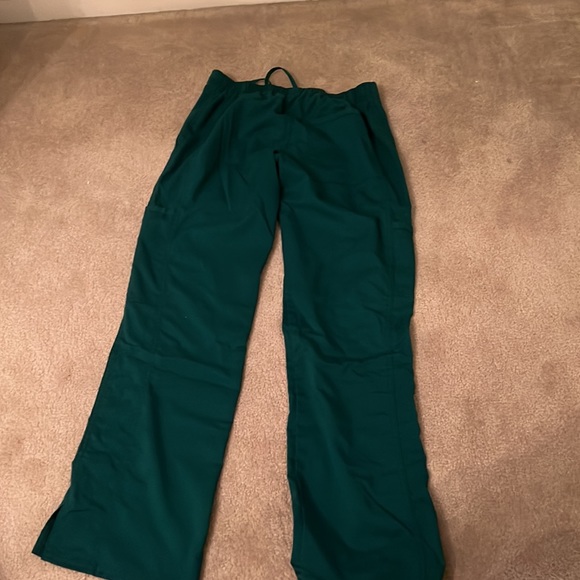2 PIECE SET LIGHTLY used Cherokee Authentic Workwear Scrub PETITE (HUNTER GREEN) - Picture 4 of 6